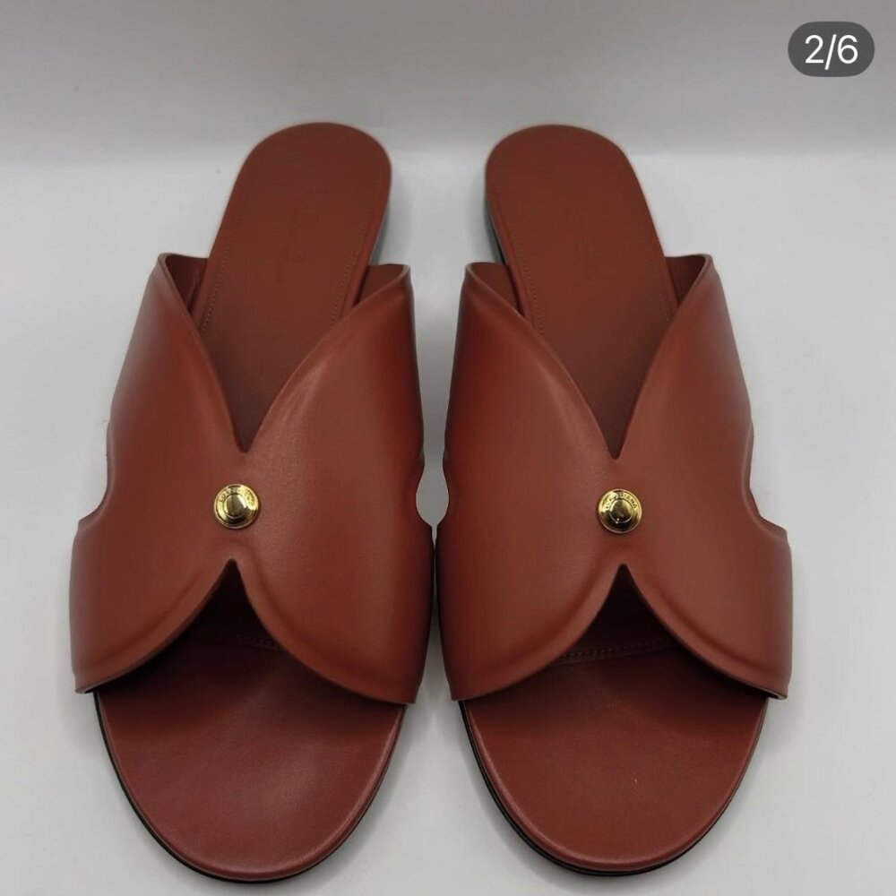 LORO PINA